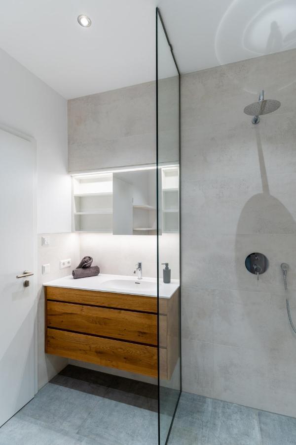 Handmade I Modern I Luxury I Kitchen I Office I Parkplatz Apartment Holzgerlingen